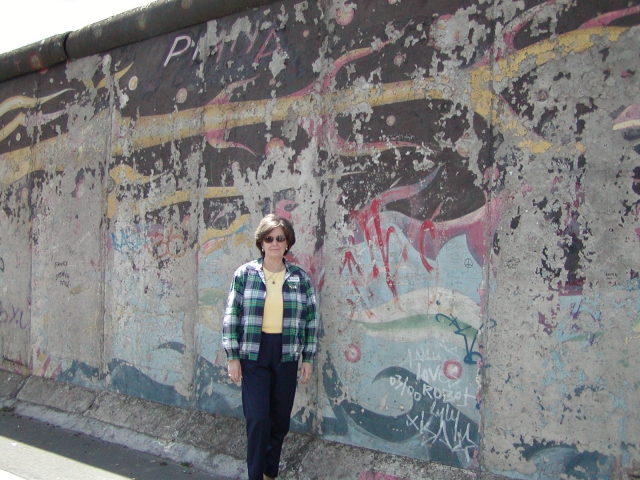 Jeannell Charman at the Berlin Wall